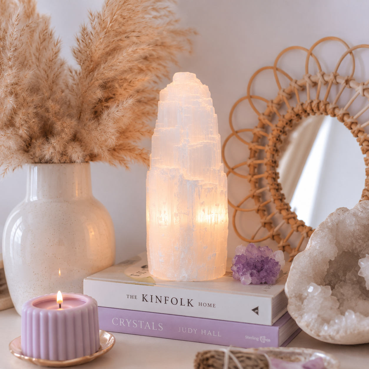 Lámpara de Selenita Natural – Torre de Luz (20 cm aprox.)
